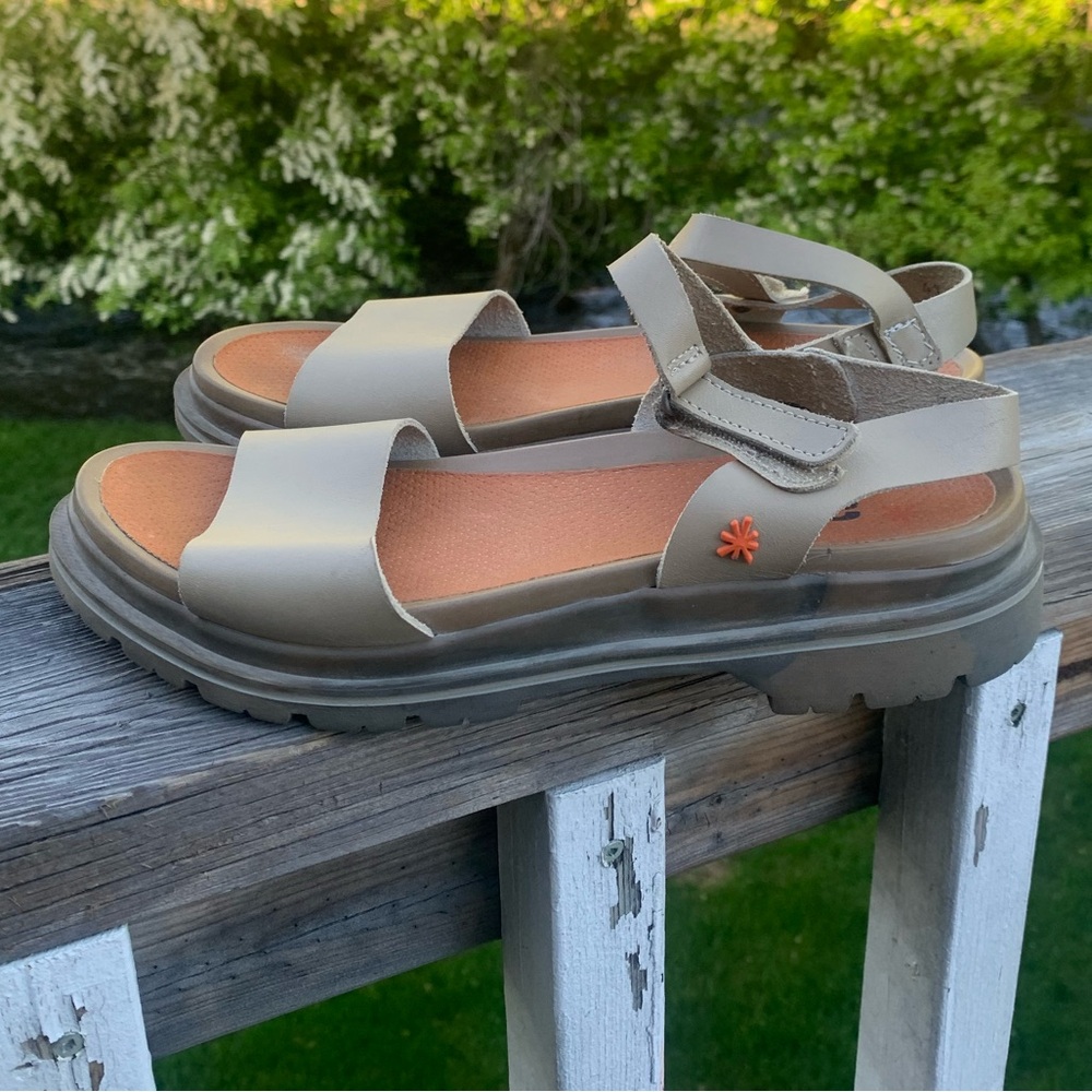 Art leather sandals